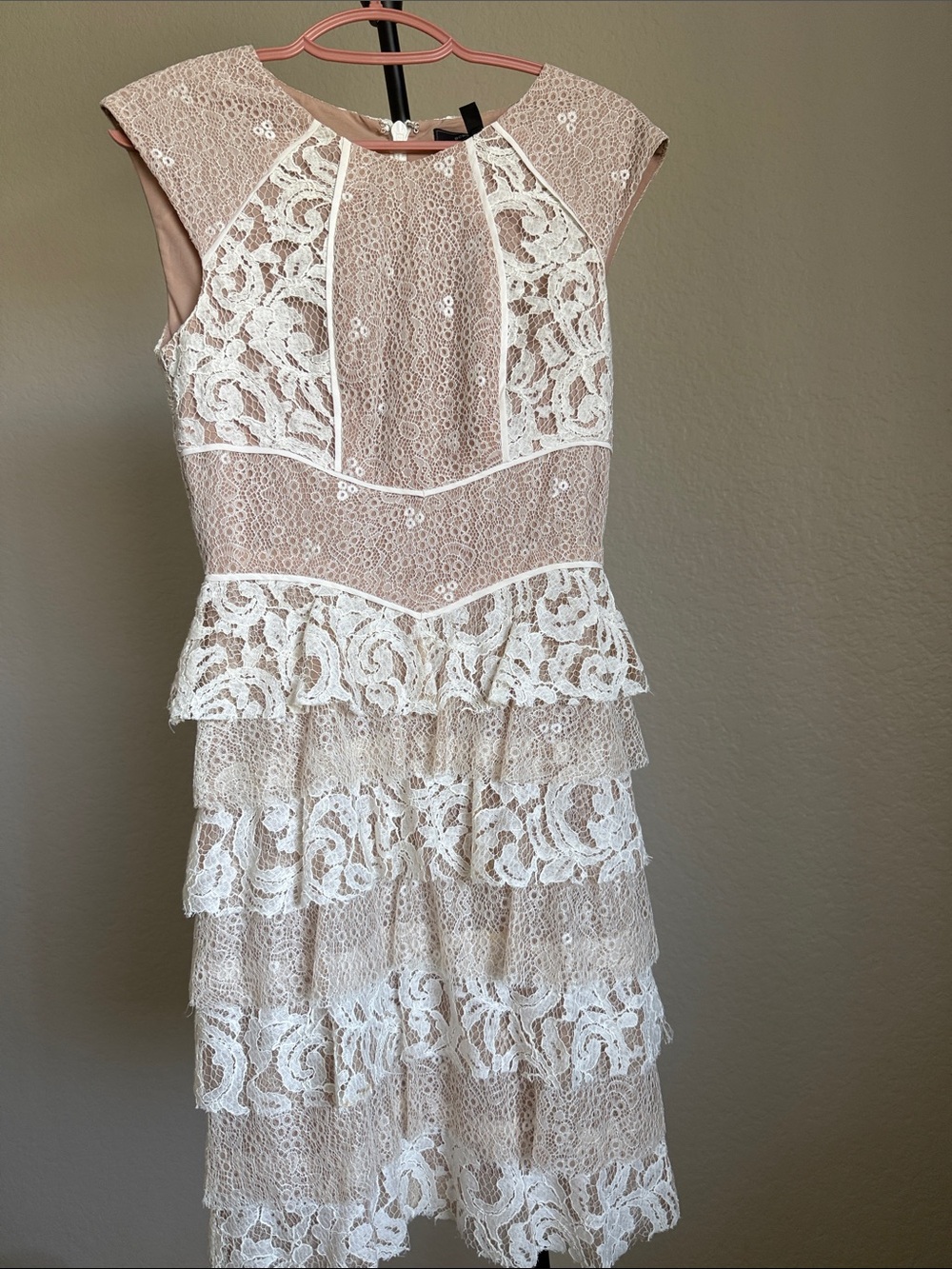BCBGMaxAzria Kayla Blush and White Lace Tiered Mini Dress size 0